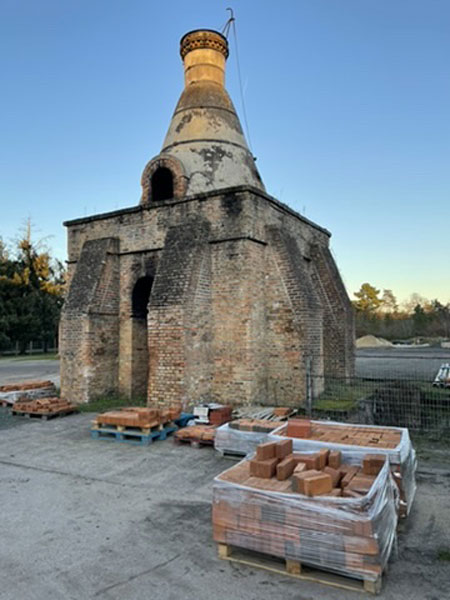 La Tuilerie de la Bretèche à Ligny-le-Ribault, où est installé l'atelier.